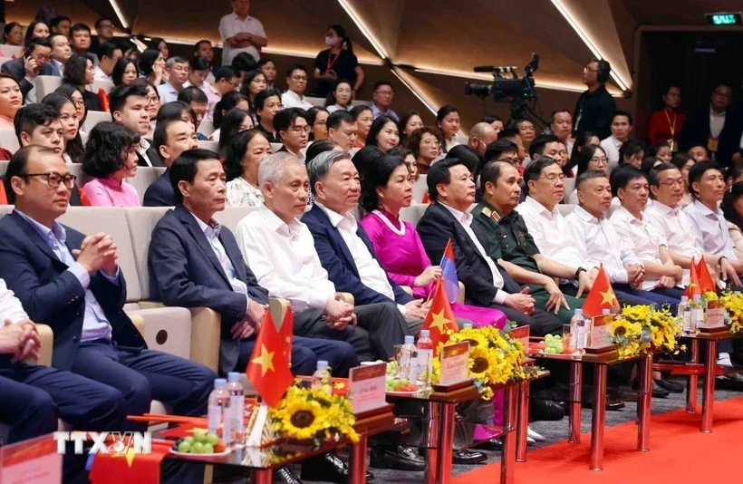 Tổng Bí thư Tô Lâm dự Chương trình nghệ thuật Đảng trong mùa Xuân đại thắng