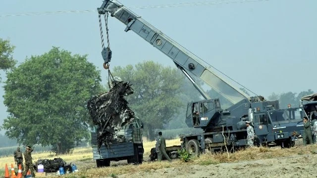 Hình ảnh gây sốc về đống đổ nát được cho là xác máy bay Rafale của Ấn Độ