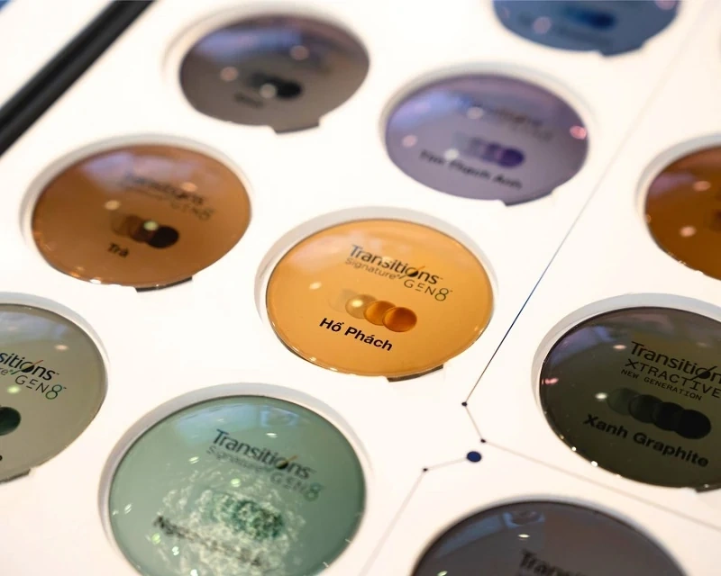 Bảng giá tròng kính đổi màu chính hãng và địa chỉ mua uy tín