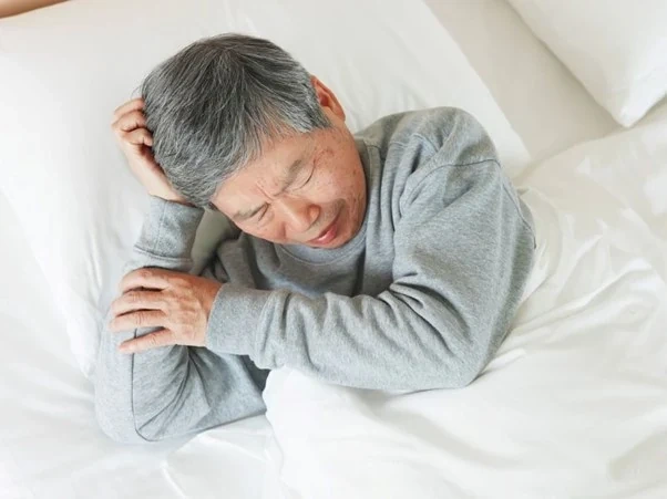 Đau đầu, mất ngủ ở người cao tuổi: Thực trạng báo động và giải pháp hiệu quả
