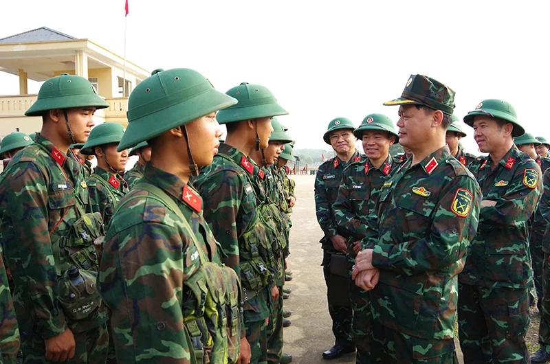 Phó Tư lệnh Quân khu 4 kiểm tra thực hành “3 tiếng nổ” tại Trung đoàn 762