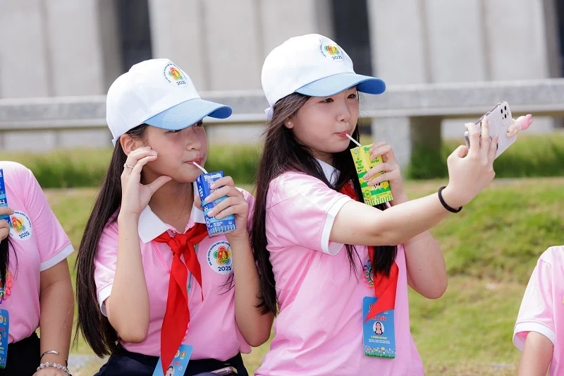 Vinamilk đồng hành cùng thiếu nhi Cháu ngoan Bác Hồ hướng đến kỷ niệm 135 năm ngày sinh nhật Bác