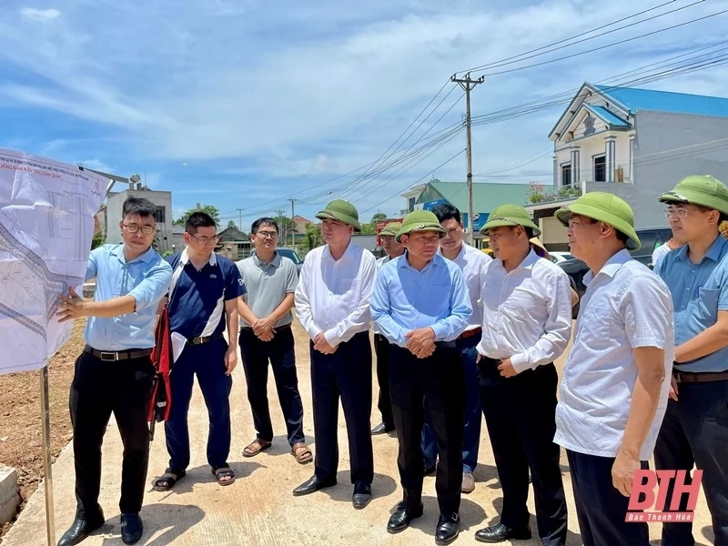 Kiểm tra, đôn đốc việc triển khai sắp xếp đơn vị hành chính cấp xã; hỗ trợ xây dựng nhà ở cho hộ nghèo và giải ngân vốn đầu tư công tại huyện Hà Trung