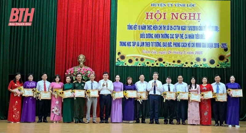 Vĩnh Lộc tổng kết 10 năm thực hiện Chỉ thị 05 của Bộ Chính trị