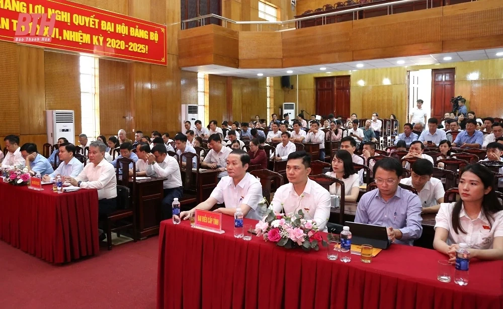 Chủ tịch UBND tỉnh Đỗ Minh Tuấn tiếp xúc cử tri thị xã Nghi Sơn