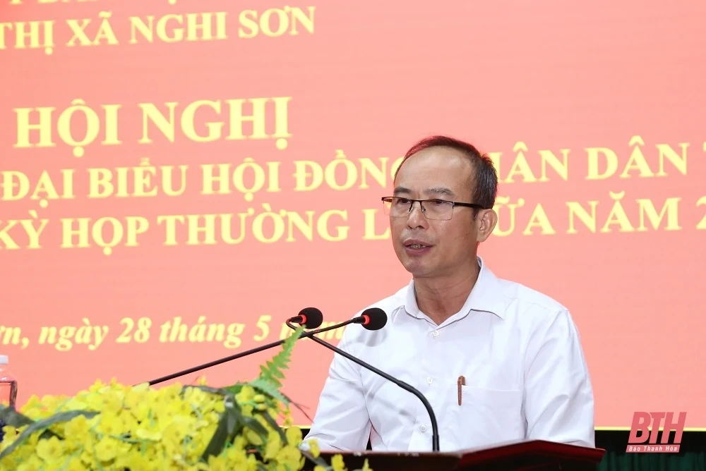 Chủ tịch UBND tỉnh Đỗ Minh Tuấn tiếp xúc cử tri thị xã Nghi Sơn