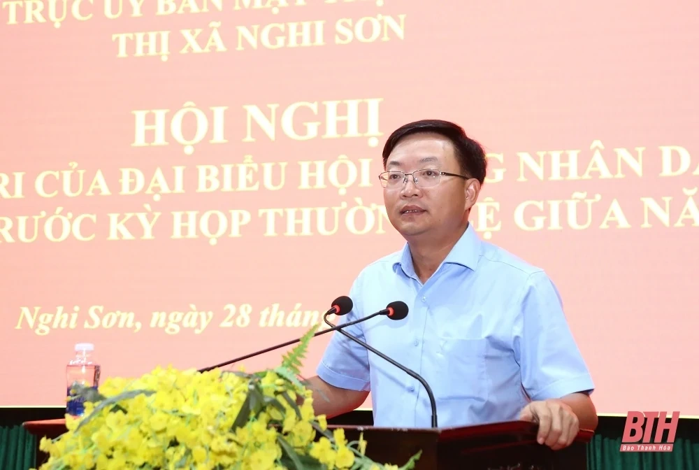 Chủ tịch UBND tỉnh Đỗ Minh Tuấn tiếp xúc cử tri thị xã Nghi Sơn