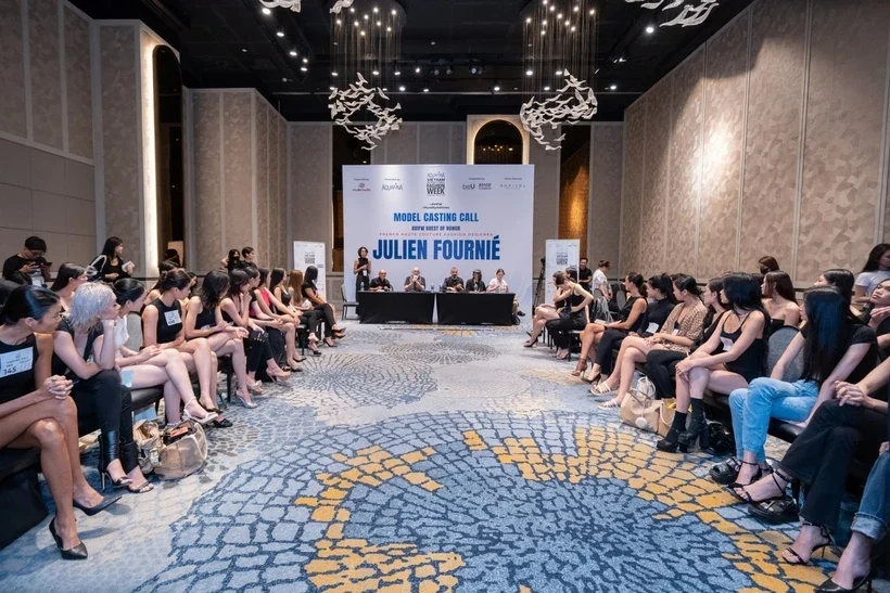 Nhà thiết kế Julien Fournié yêu cầu đặc biệt khi tuyển chọn người mẫu Việt Nam