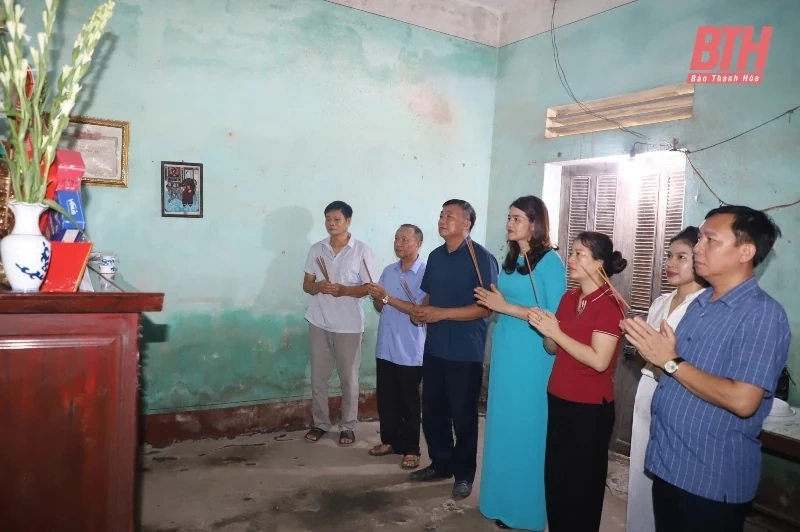 Hội Nhà báo tỉnh thăm, tặng quà thân nhân các nhà báo liệt sĩ