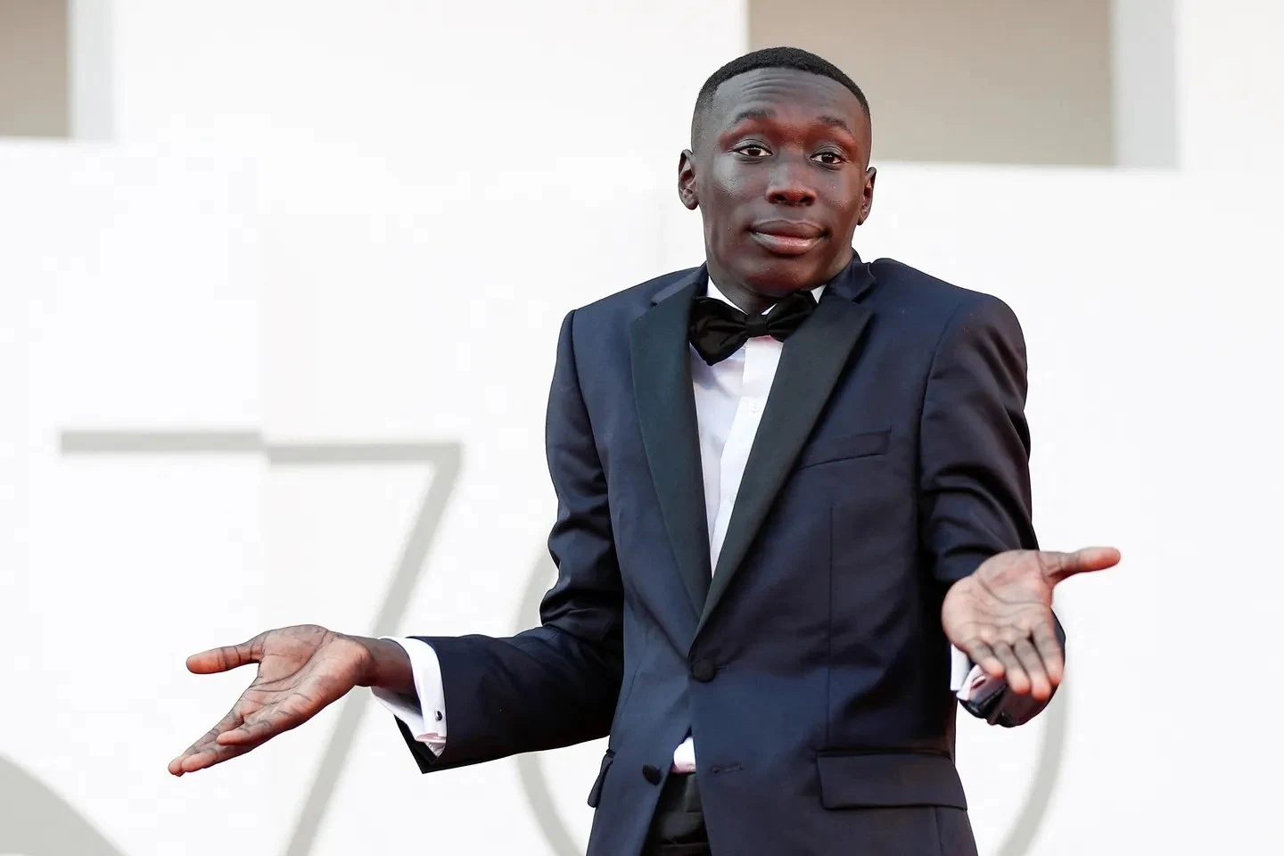 Bí ẩn trong vụ TikToker nhiều follow nhất thế giới bị tạm giữ