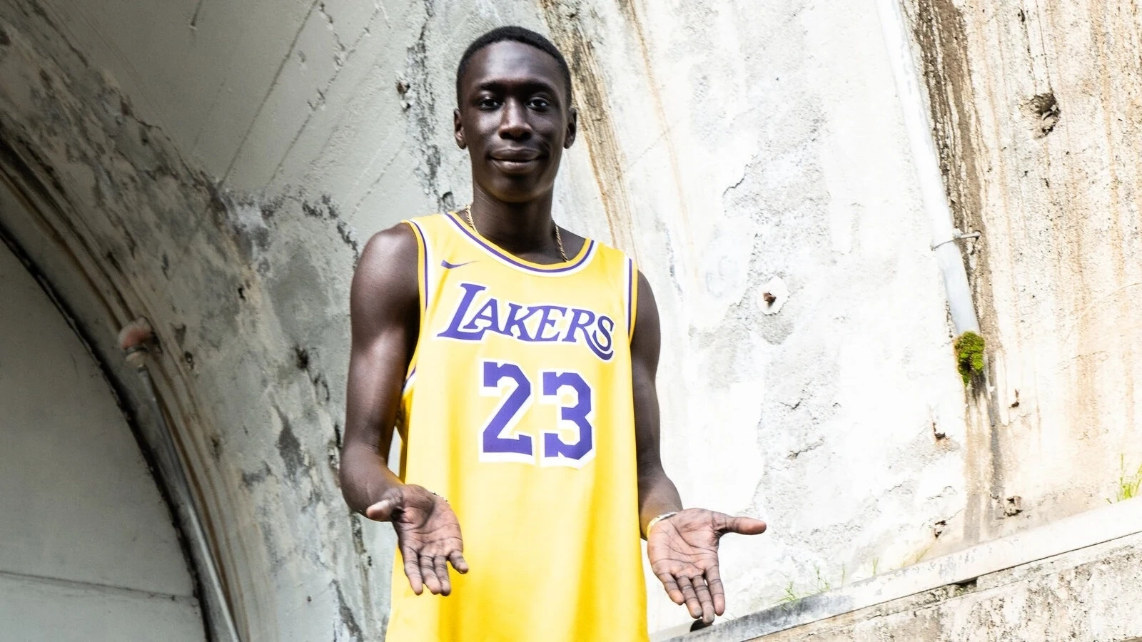 Bí ẩn trong vụ TikToker nhiều follow nhất thế giới bị tạm giữ