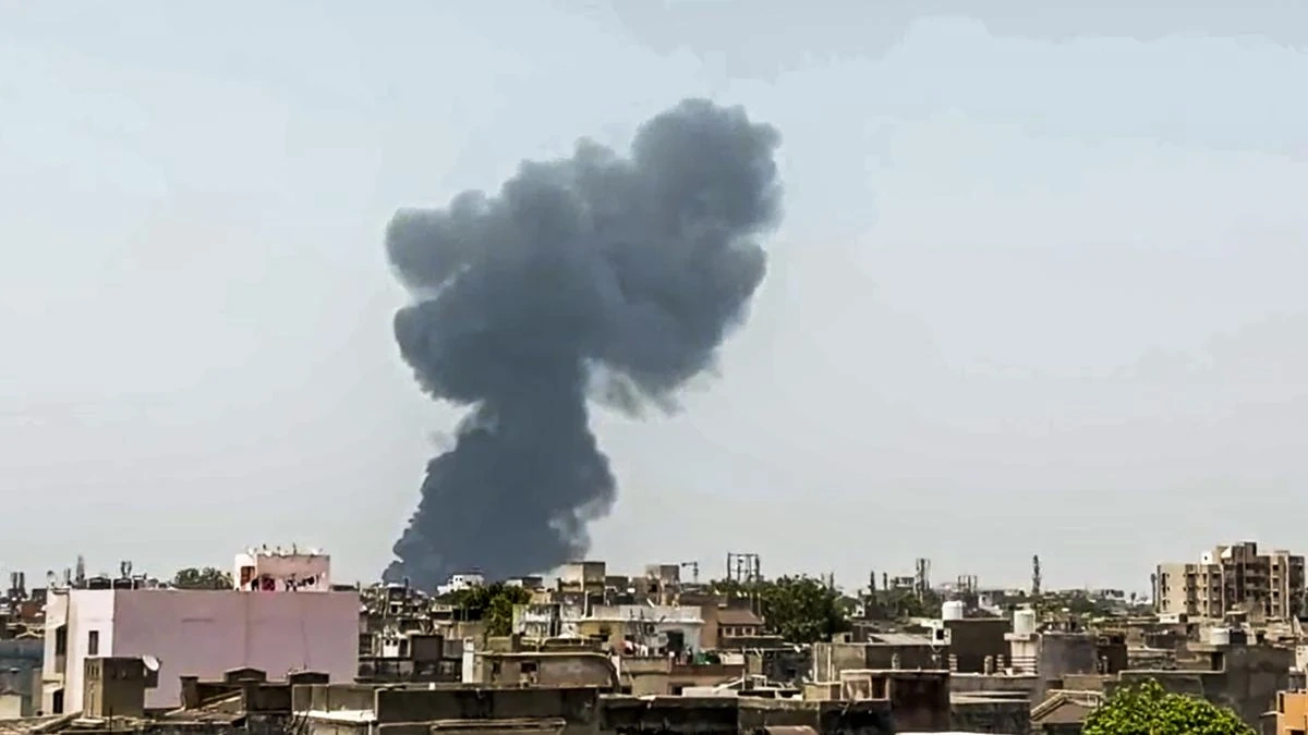 Máy bay Air India chở 242 người rơi ngay sau khi cất cánh