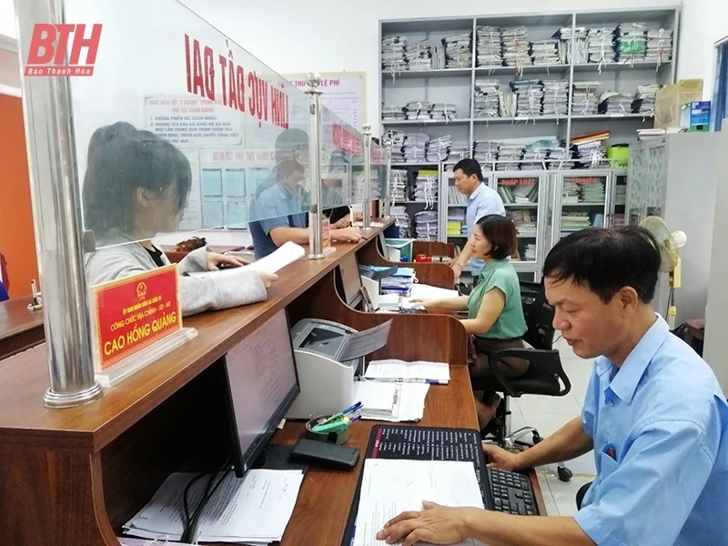 Xây dựng văn hóa công vụ cho đội ngũ cán bộ, công chức xã Cẩm Tú