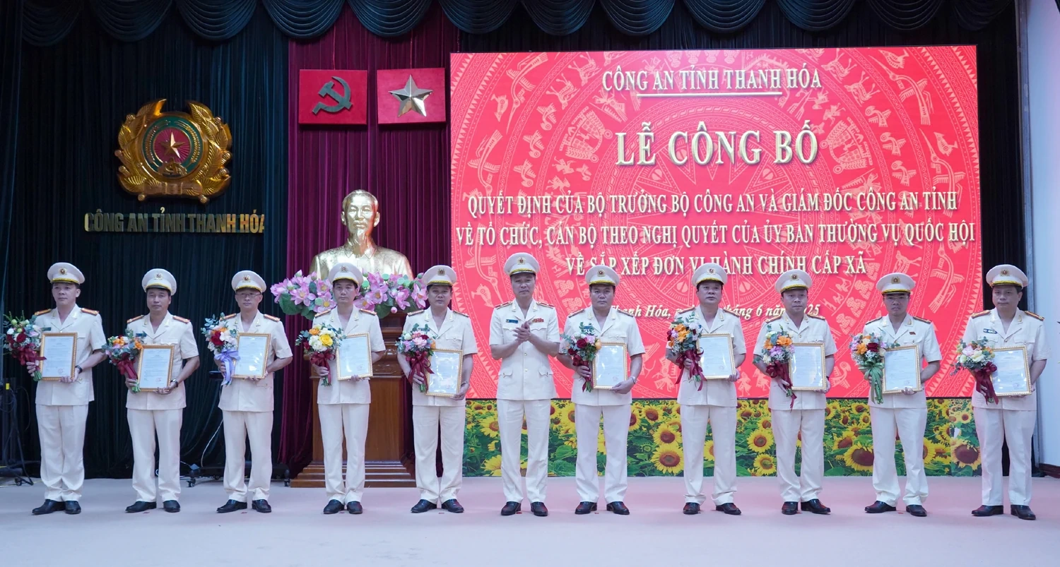 Công an tỉnh Thanh Hóa công bố các quyết định về tổ chức, cán bộ