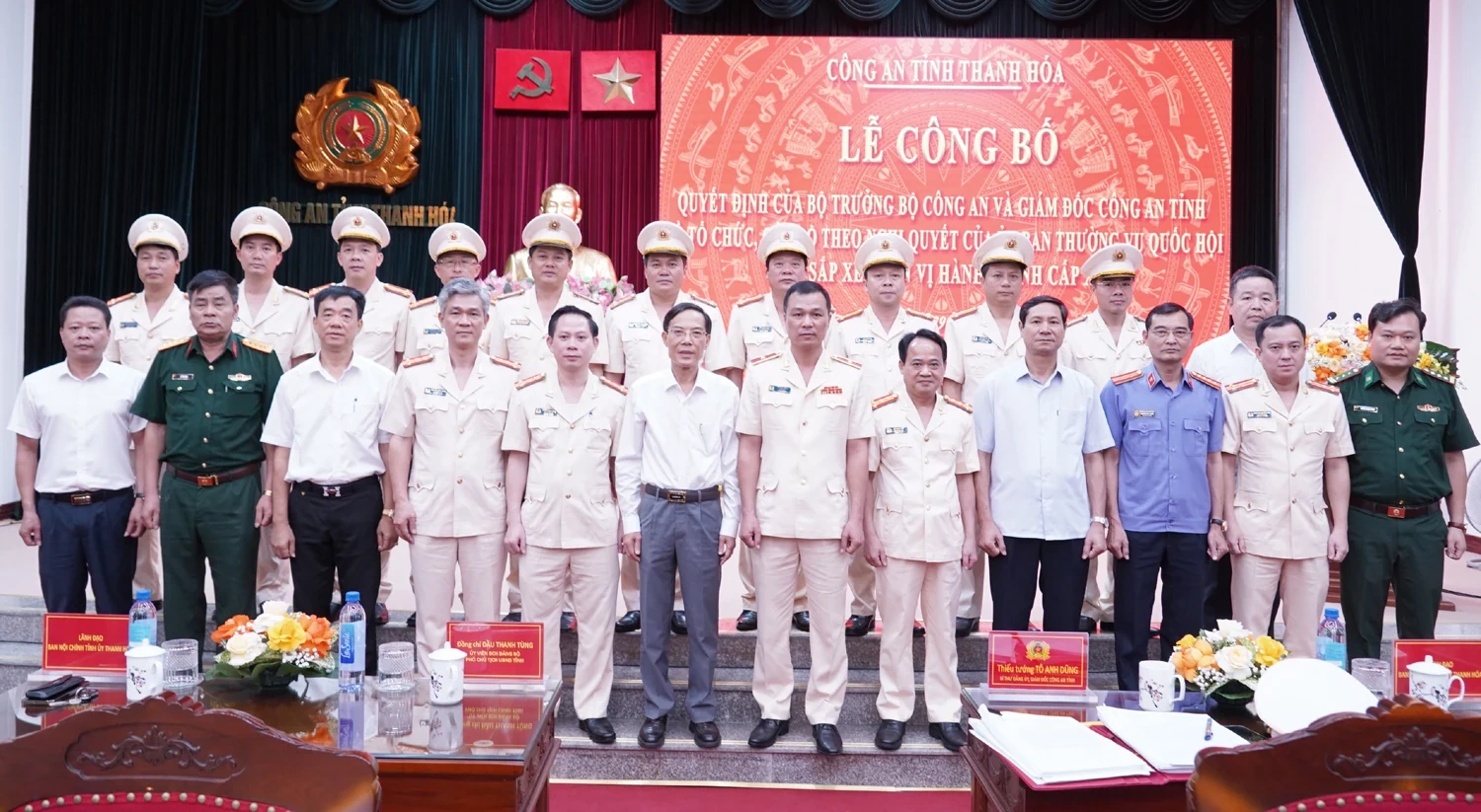 Công an tỉnh Thanh Hóa công bố các quyết định về tổ chức, cán bộ