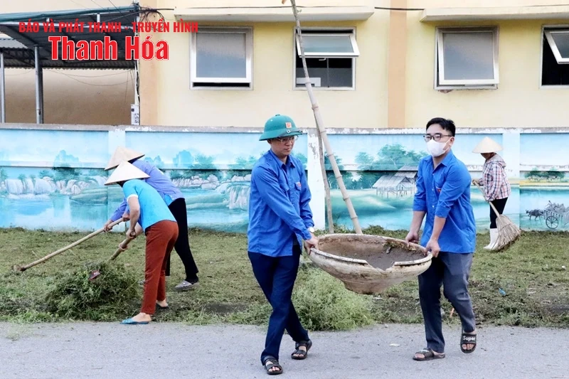 Hơn 100 cán bộ, hội viên, đoàn viên ra quân tổng vệ sinh môi trường
