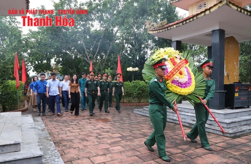 Khám bệnh, cấp thuốc miễn phí và tặng quà cho các gia đình chính sách, hộ nghèo tại xã Yên Thọ