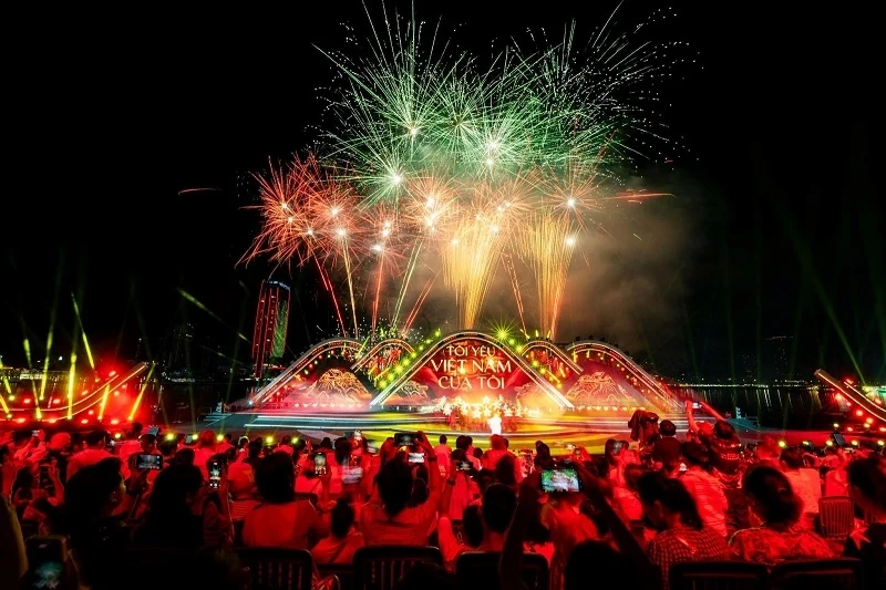 Tùng Dương, Mỹ Tâm, Hương Tràm cùng loạt sao đổ bộ sân khấu chung kết DIFF 2025