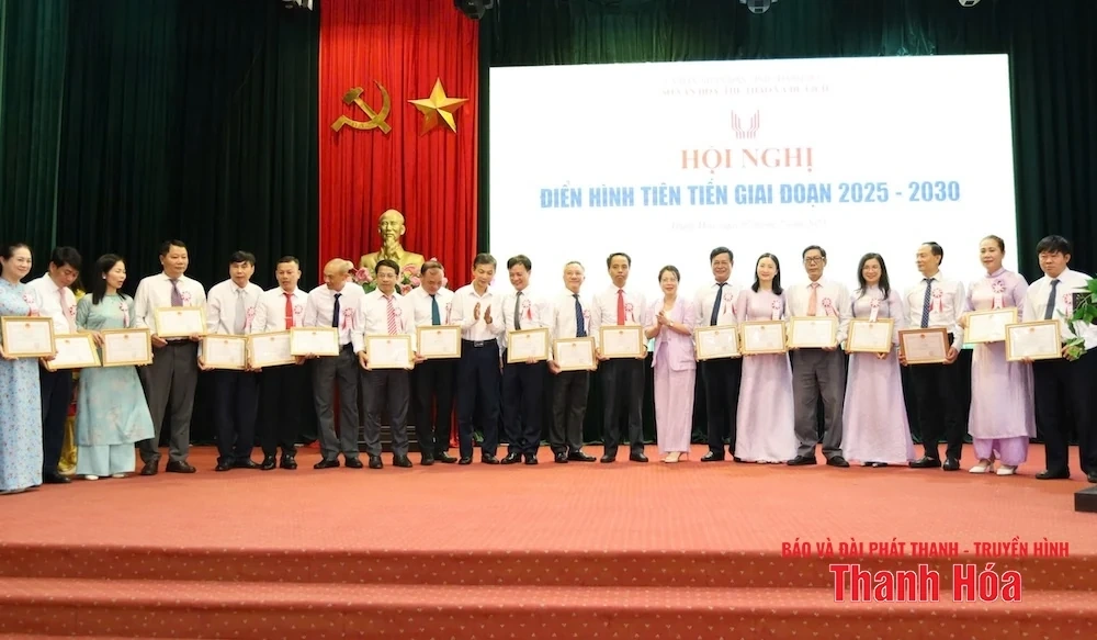 Sở VH,TT&DL khen thưởng 9 tập thể, 110 cá nhân điển hình tiên tiến