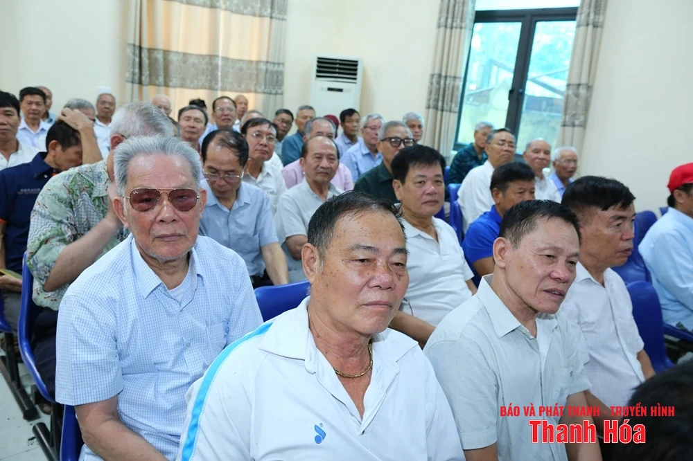 Phó Bí thư Thường trực Tỉnh uỷ Lại Thế Nguyên thăm và nói chuyện với hội viên Câu lạc bộ Hàm Rồng