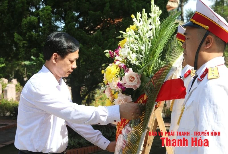 Phó Trưởng Đoàn ĐBQH tỉnh Mai Văn Hải thăm, tặng quà tri ân các gia đình chính sách