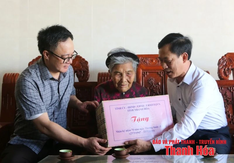 Phó Trưởng Đoàn ĐBQH tỉnh Mai Văn Hải thăm, tặng quà tri ân các gia đình chính sách