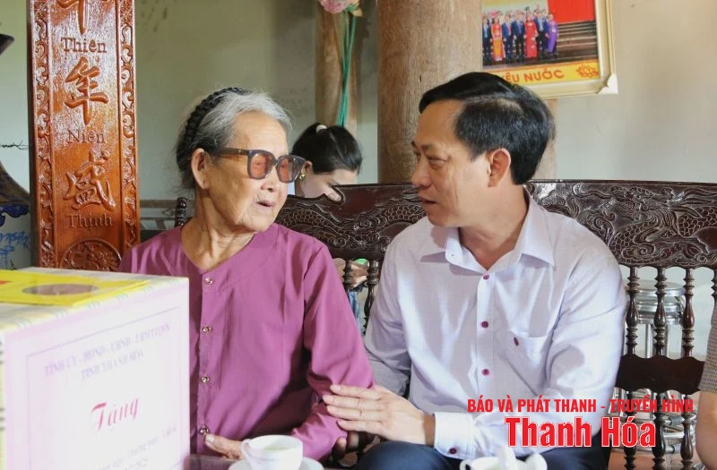 Phó Trưởng Đoàn ĐBQH tỉnh Mai Văn Hải thăm, tặng quà tri ân các gia đình chính sách