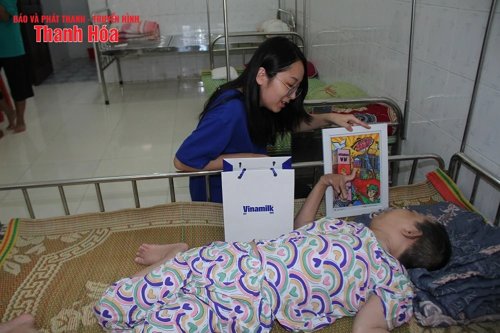 Vinamilk tri ân người có công tại Trung tâm chăm sóc, nuôi dưỡng người có công Thanh Hóa