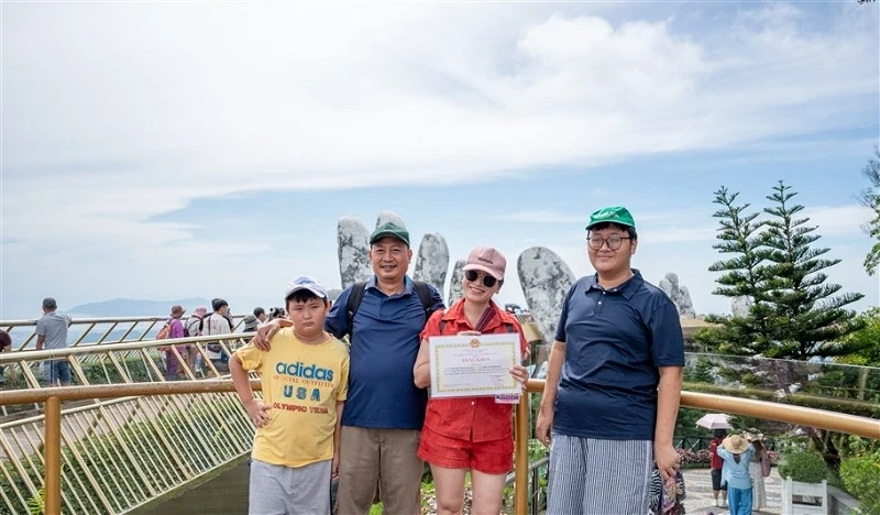 Gần 10 ngàn lượt học sinh giỏi đến Ba Na Hills vui chơi miễn phí