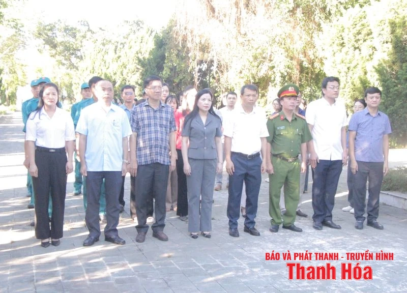 Chủ nhiệm Ủy ban Kiểm tra Tỉnh ủy Phạm Thị Thanh Thủy thăm, tặng quà các gia đình chính sách