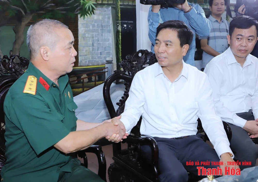 Bí thư Tỉnh ủy Nguyễn Doãn Anh thăm, tặng quà các gia đình chính sách nhân kỷ niệm 78 năm Ngày Thương binh - Liệt sĩ