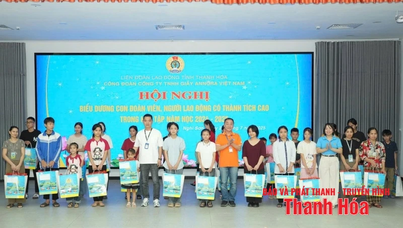 Công ty TNHH Giầy Annora Việt Nam biểu dương con đoàn viên, người lao động đạt thành tích cao trong học tập