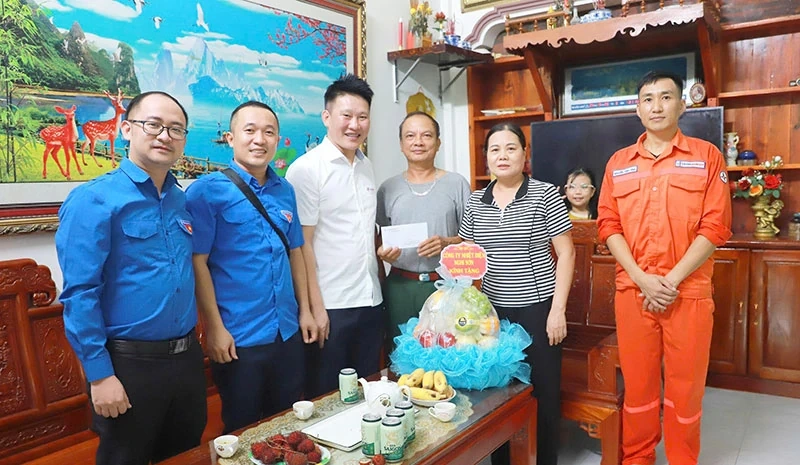 Công ty Nhiệt điện Nghi Sơn tri ân, tặng quà nhân Ngày Thương binh - Liệt sĩ