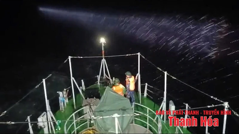 Kịp thời đưa quân nhân đau ruột thừa từ Đảo Mê vào đất liền cấp cứu ngay trong đêm