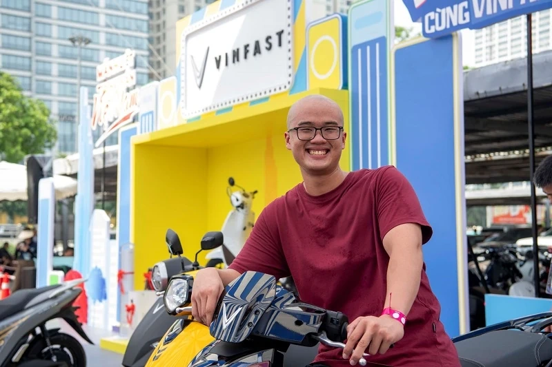 Người Hà Nội rộn ràng đổi xe xăng lấy xe máy điện, nhiều khách hàng “lên đời không cần lái thử”