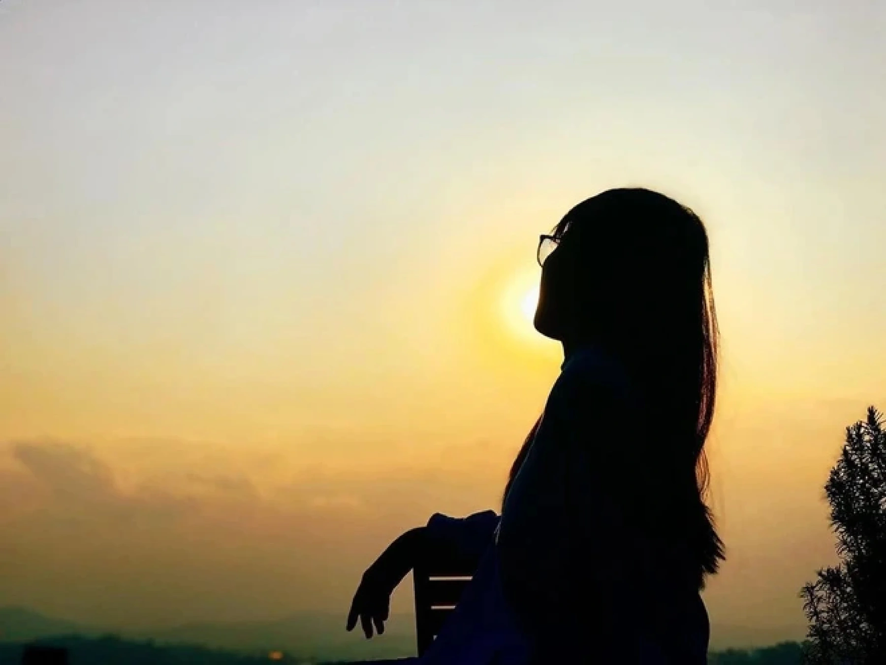 [E-Magazine]: Hoàng hôn như cũng hát điều vân vi