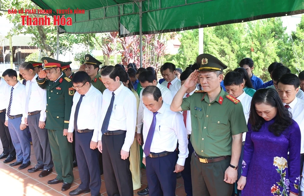 Chủ tịch UBND tỉnh Đỗ Minh Tuấn dâng hoa, dâng hương tại Khu di tích lịch sử cách mạng Yên Trường