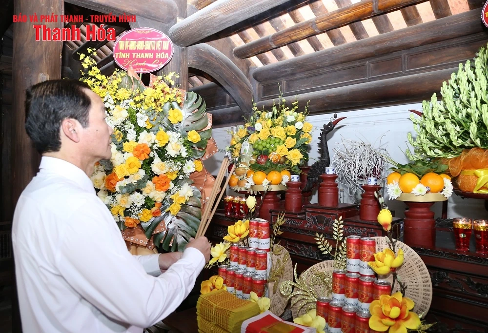 Chủ tịch UBND tỉnh Đỗ Minh Tuấn dâng hoa, dâng hương tại Khu di tích lịch sử cách mạng Yên Trường