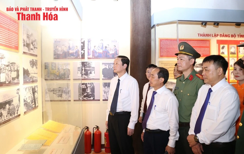 Chủ tịch UBND tỉnh Đỗ Minh Tuấn dâng hoa, dâng hương tại Khu di tích lịch sử cách mạng Yên Trường