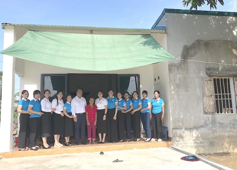 Trao 2 ngôi nhà “Mái ấm tình thương” cho hội viên phụ nữ nghèo tại Thanh Hóa