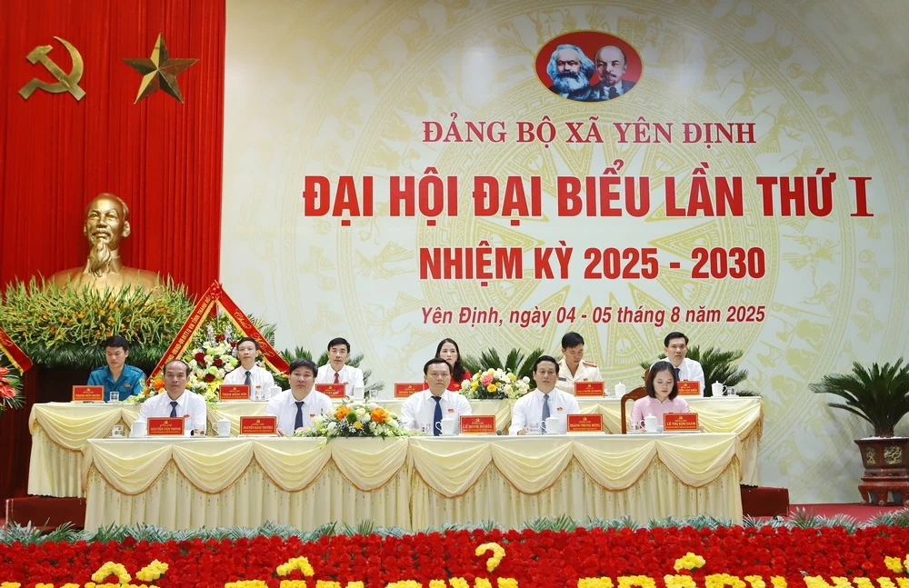 Bí thư Tỉnh ủy Nguyễn Doãn Anh: Đảng bộ xã Yên Định cần làm mới các động lực tăng trưởng truyền thống, thúc đẩy các động lực tăng trưởng mới