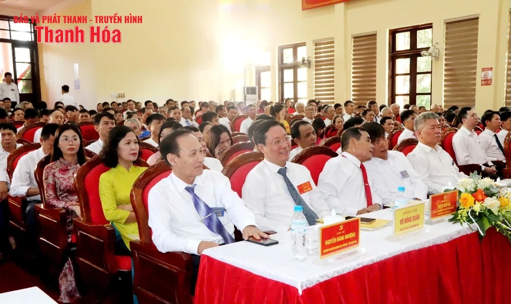 Phó Bí thư Tỉnh ủy Trịnh Tuấn Sinh dự và phát biểu chỉ đạo tại Đại hội Đảng bộ xã Yên Trường