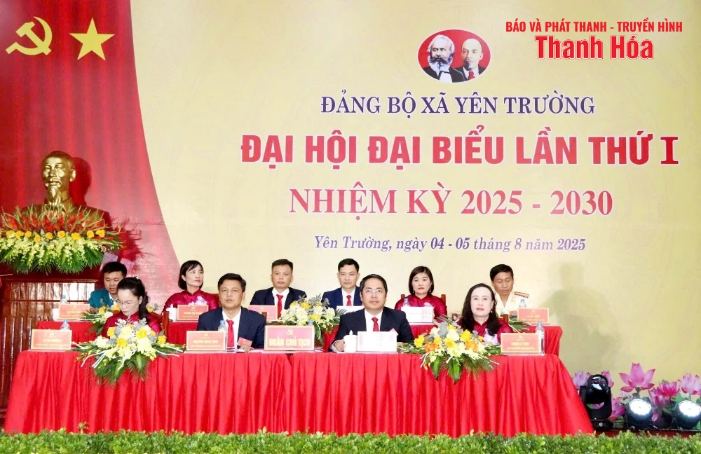 Phó Bí thư Tỉnh ủy Trịnh Tuấn Sinh dự và phát biểu chỉ đạo tại Đại hội Đảng bộ xã Yên Trường