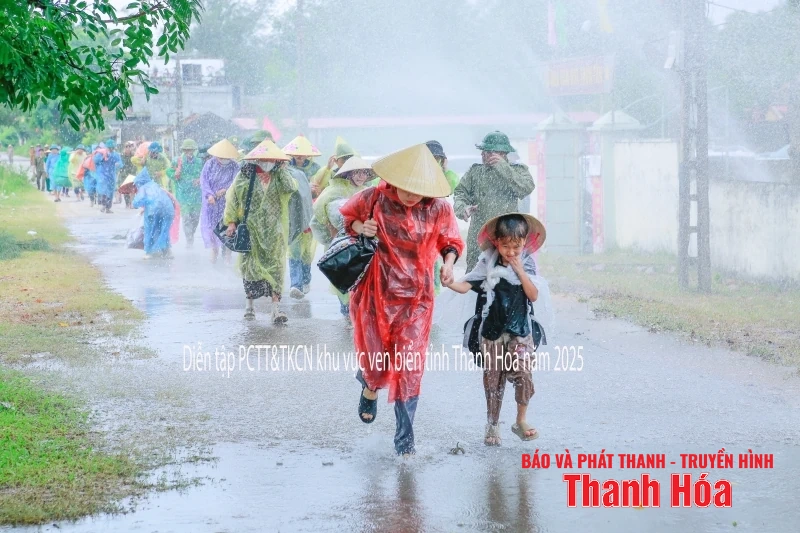 Diễn tập phòng, chống thiên tai, tìm kiếm cứu nạn khu vực ven biển tỉnh Thanh Hóa