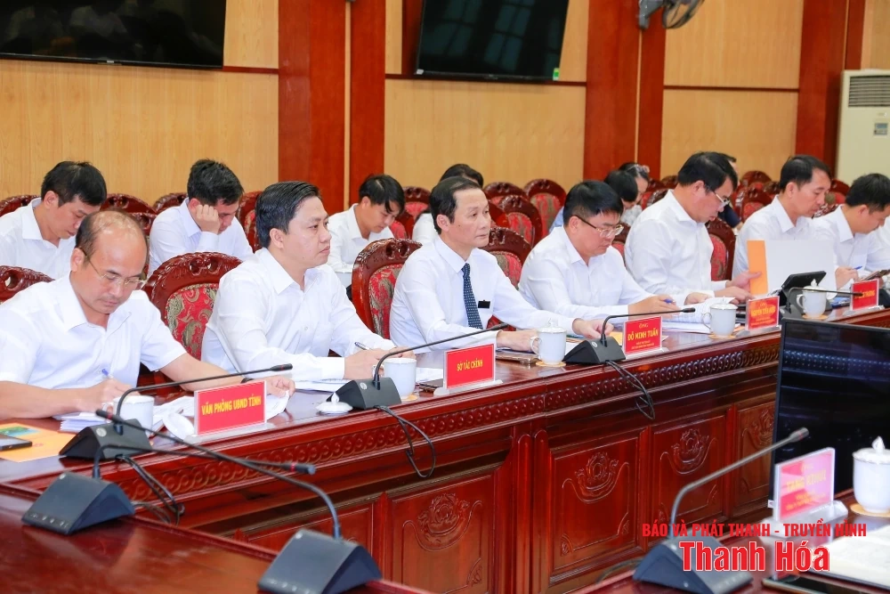 Chủ tịch UBND tỉnh Đỗ Minh Tuấn làm việc với Công ty CP gốm sứ Hoa Liên Hồ Nam