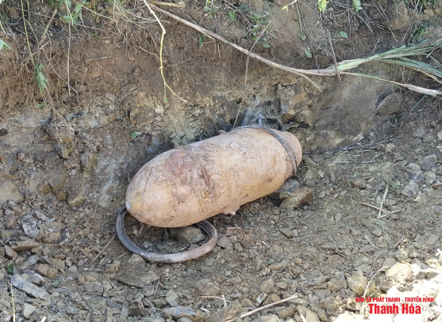 Hủy nổ thành công quả bom nặng gần 300kg tại xã Thượng Ninh