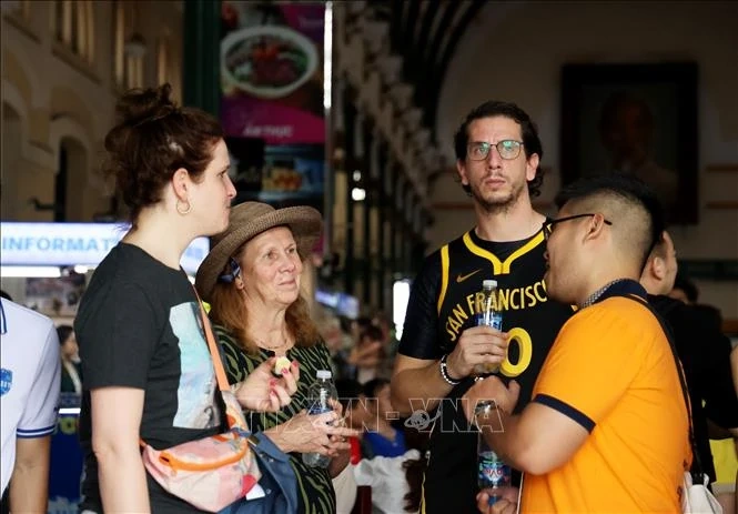 Khách quốc tế đến Việt Nam đạt 12,2 triệu lượt trong 7 tháng đầu năm 2025