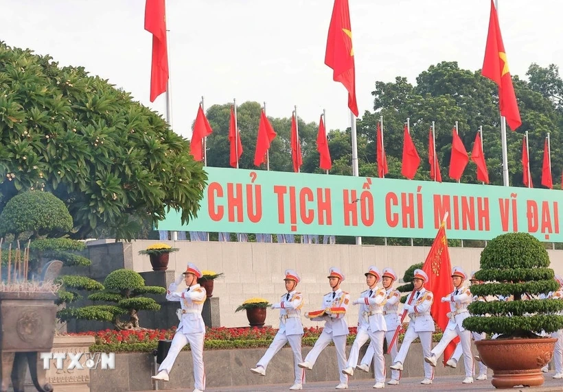 Lễ Thượng cờ tại Quảng trường Ba Đình: Linh thiêng và tự hào