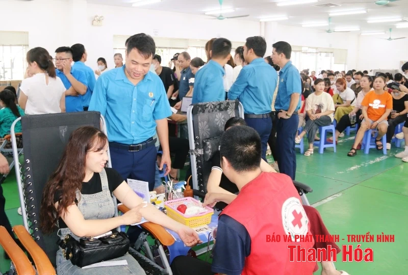 400 công nhân lao động Công ty Sakurai Việt Nam hiến máu nhân đạo