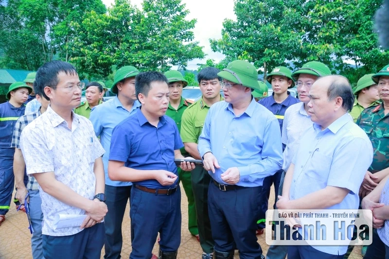 Phó Chủ tịch UBND tỉnh Mai Xuân Liêm kiểm tra, chỉ đạo khắc phục thiệt hại sau mưa bão tại xã Yên Nhân và Bát Mọt
